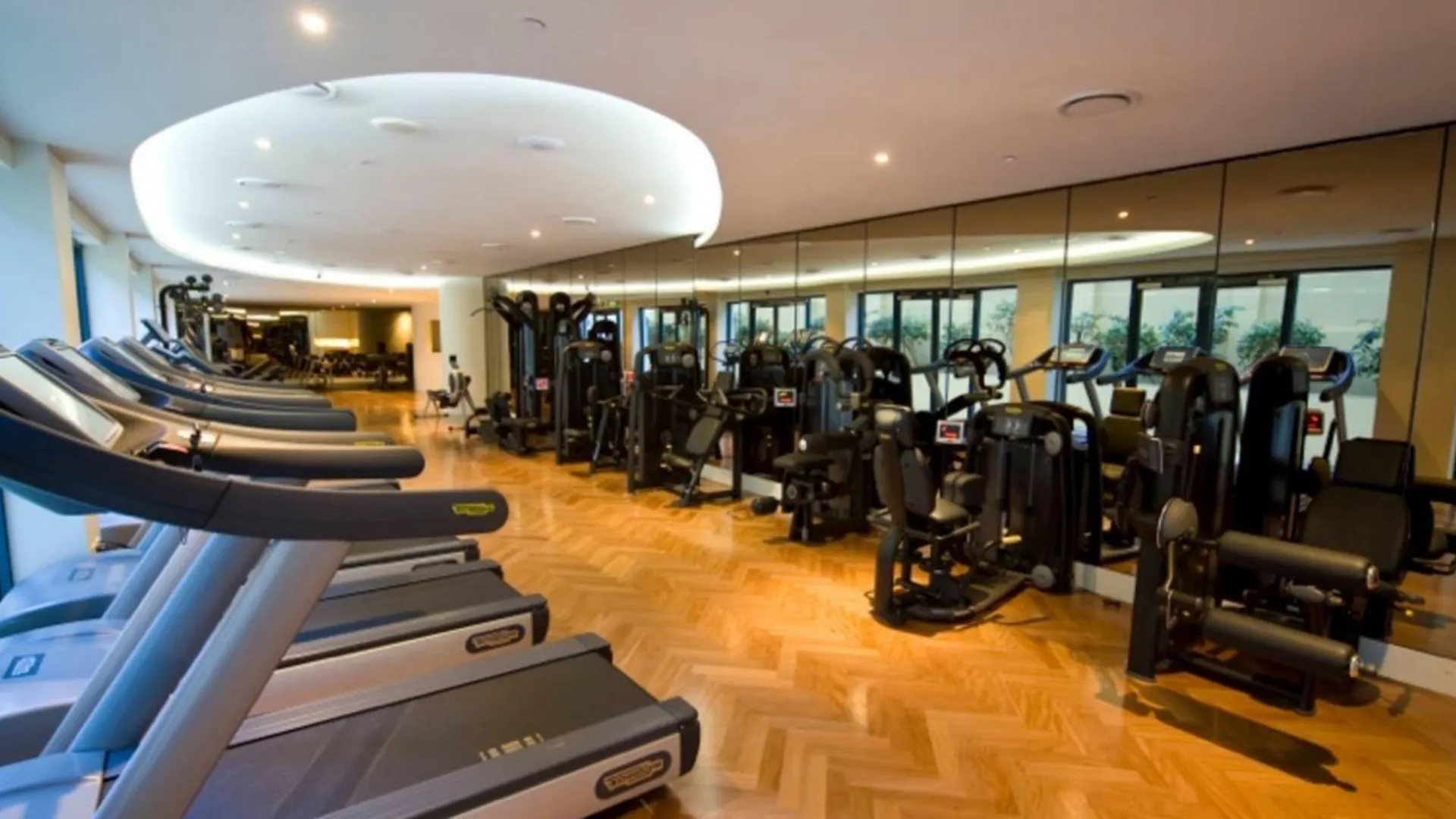 Imperial Hotel Gold Coast 5*,