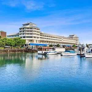 shangri-la-hotel-the-marina-cairns.cairnshotels4all.com/