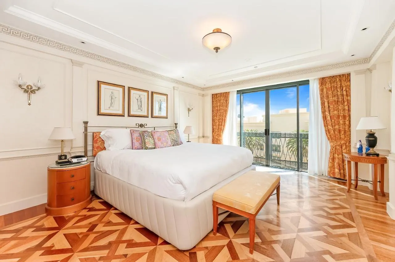 Imperial Hotel Gold Coast 5*,